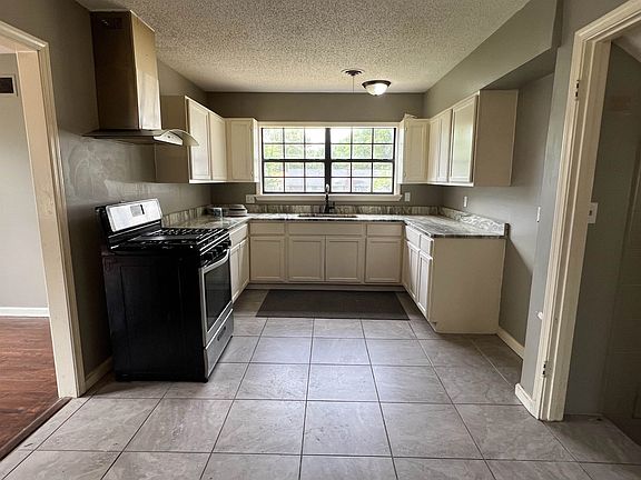 5th image of 1922 Grovehaven Dr