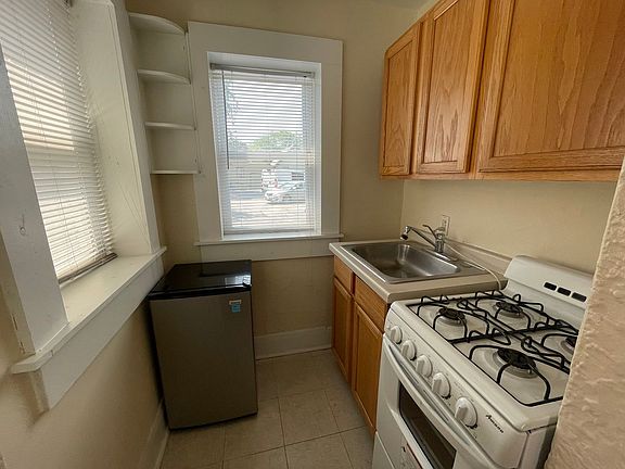 4th image of 1767 N Arlington Pl APT 09