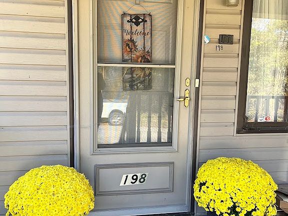 3rd image of 198 Adelaide Ave