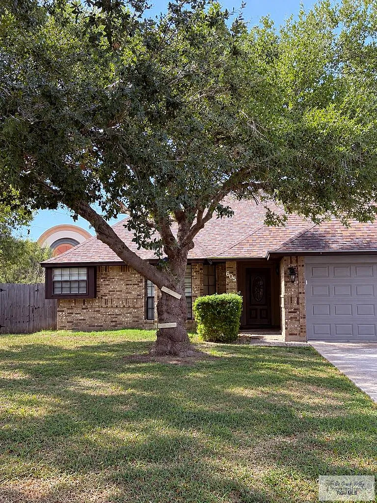 3 bed, 2.0 bath, 1438 sqft, $2,200 — Photo 1