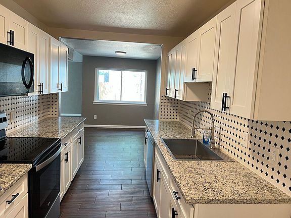 3rd image of 423 Lake Highland Dr