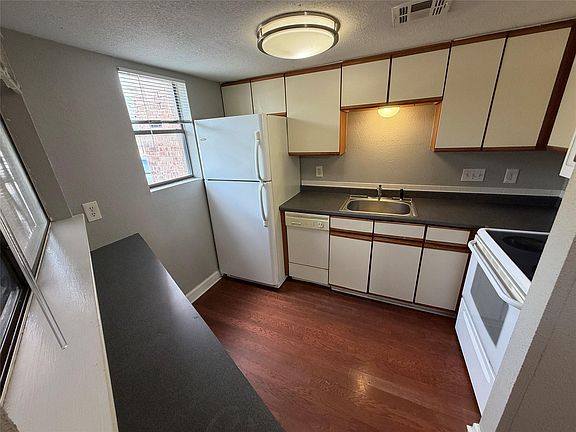 3rd image of 2500 Burleson Rd APT 209