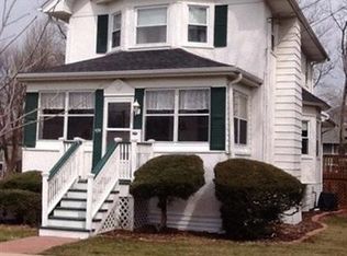 470 Phillips Ave, Glen Ellyn, IL 60137