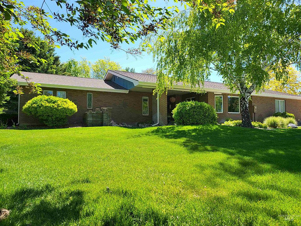 1st image of 216 Woodridge Dr