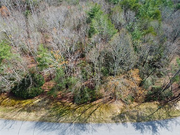 4th image of 107 Bell Flower Dr