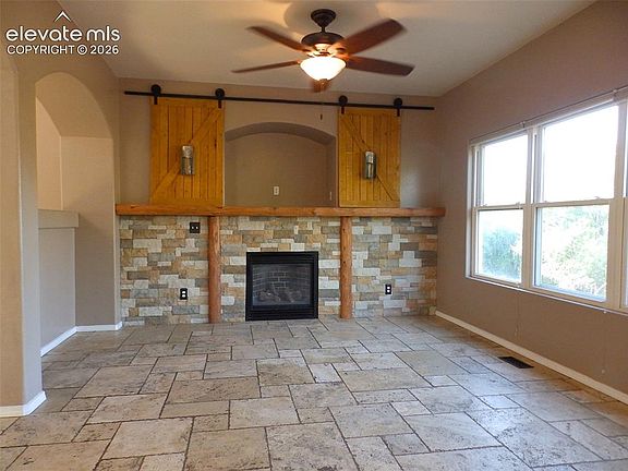 3rd image of 803 Ridgebury Pl