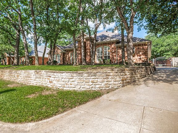 2nd image of 3624 Chateaux Ln