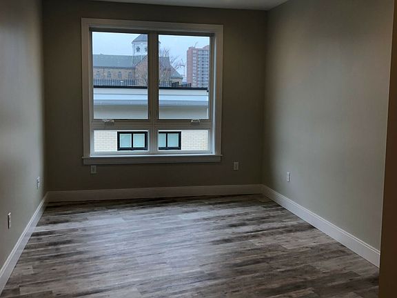 landlord_unit_photo_49147367_5