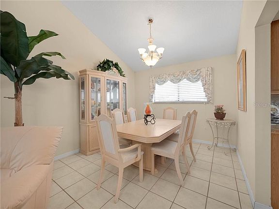4th image of 2816 Charmont Dr