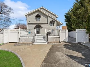 70 Coger St, Saddle Brook, NJ 07663