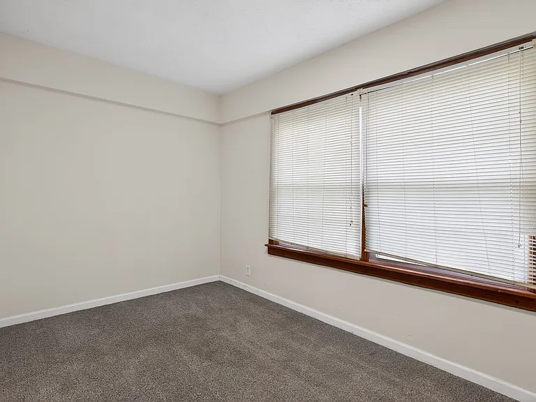 2604 Robinson St — Photo 8