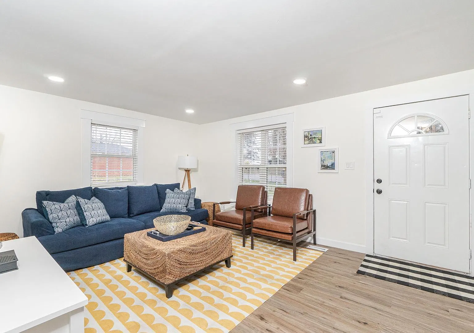4 bed, 2.0 bath, 1449 sqft, $3,000 — Photo 3