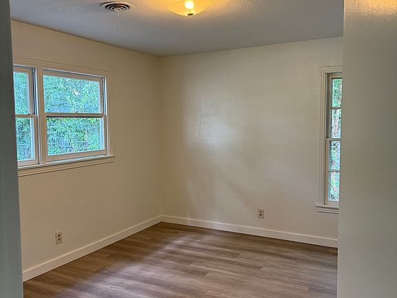 2nd image of 1224 Meadowbrook St