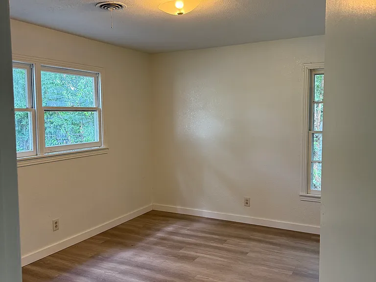 1224 Meadowbrook St — Photo 2