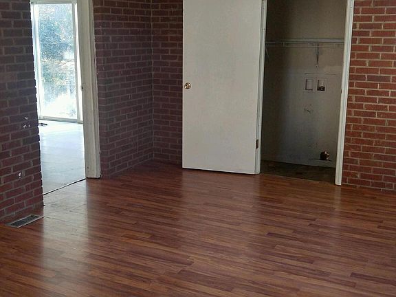 4th image of 213 Witten Ln
