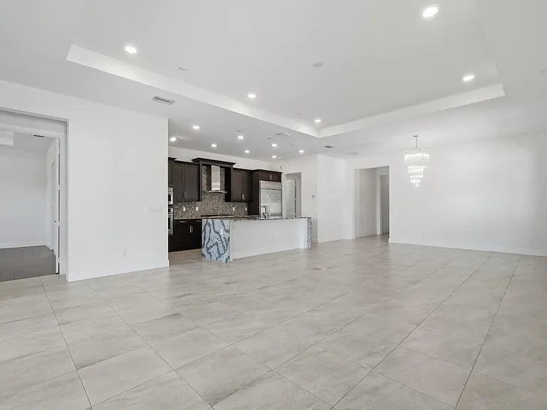 11760 Bayview Cir — Photo 23