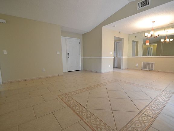 2nd image of 800 Kentucky Woods Ln E