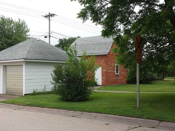 3rd image of 506 S Riverview St