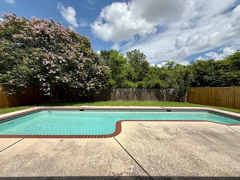 2160 Wildflower Dr — Photo 2