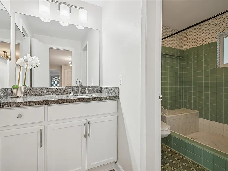 1123 NE 14th Ave #1 — Photo 10