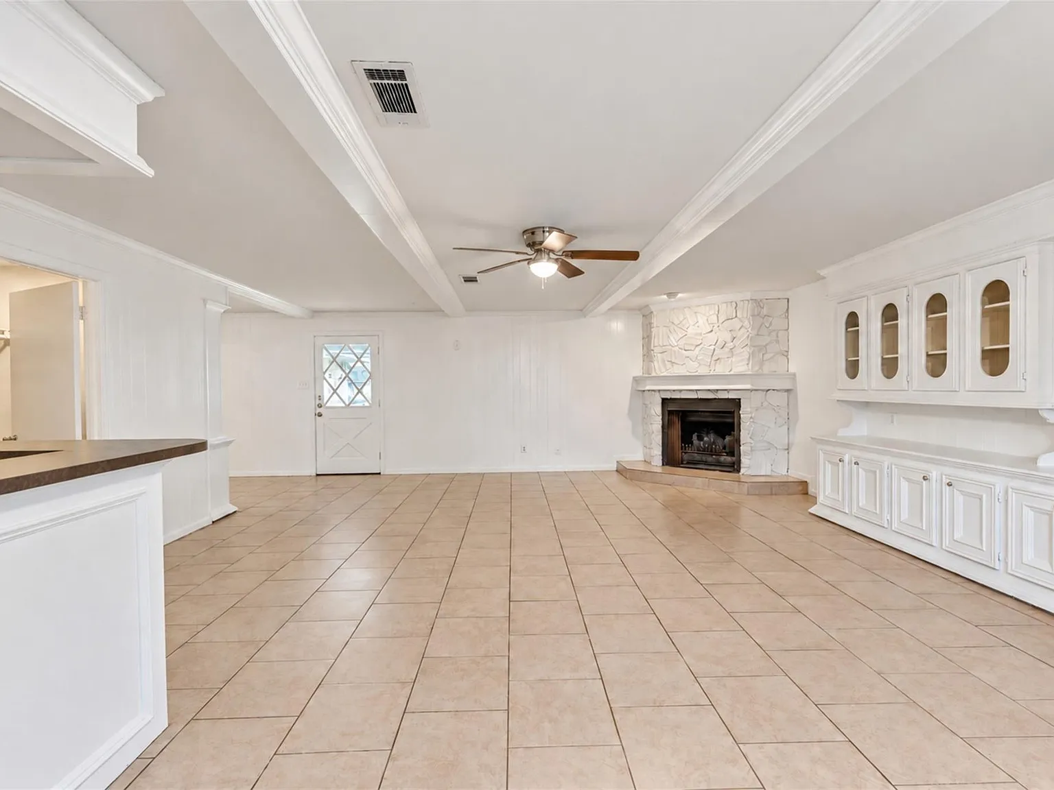 3 bed, 2.0 bath, 1732 sqft, $1,695 — Photo 4