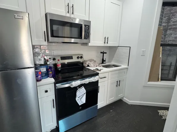 201-09 Linden Boulevard image 3 of 4