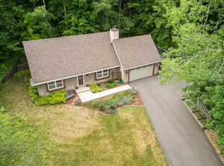 W244S6915 Maple Hill Dr, Waukesha, WI 53189