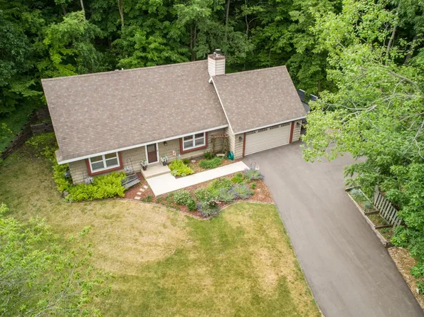 W244S6915 Maple Hill DRIVE, Waukesha, WI 53189