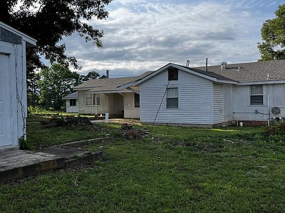 5th image of 937 Pin Oak Ln