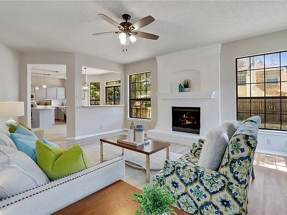 3rd image of 1205 Oakwood Blvd