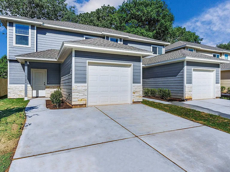 918 Shady Ln #A — Photo 1