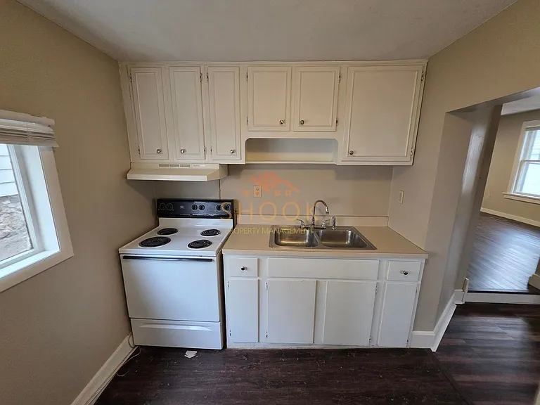 912 Roberts St — Photo 7