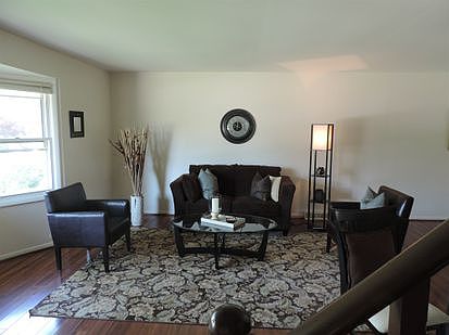 2nd image of 3955 Hudson Dr