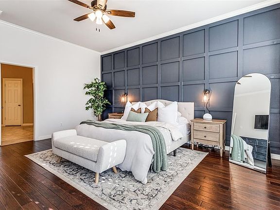 5th image of 912 Saint Andrews Pl