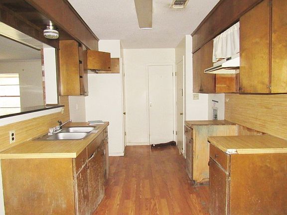 3rd image of 4707 Glenlea Dr