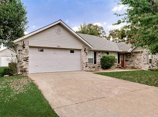 304 Cross Ln, Bentonville, AR 72712