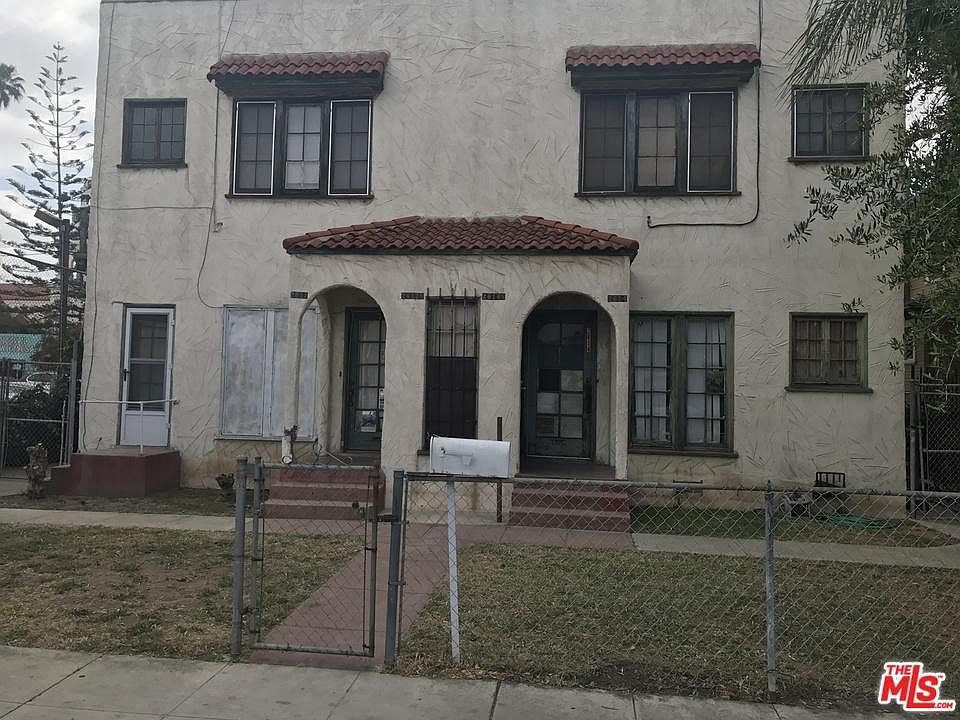 2nd image of 2612 S Catalina St