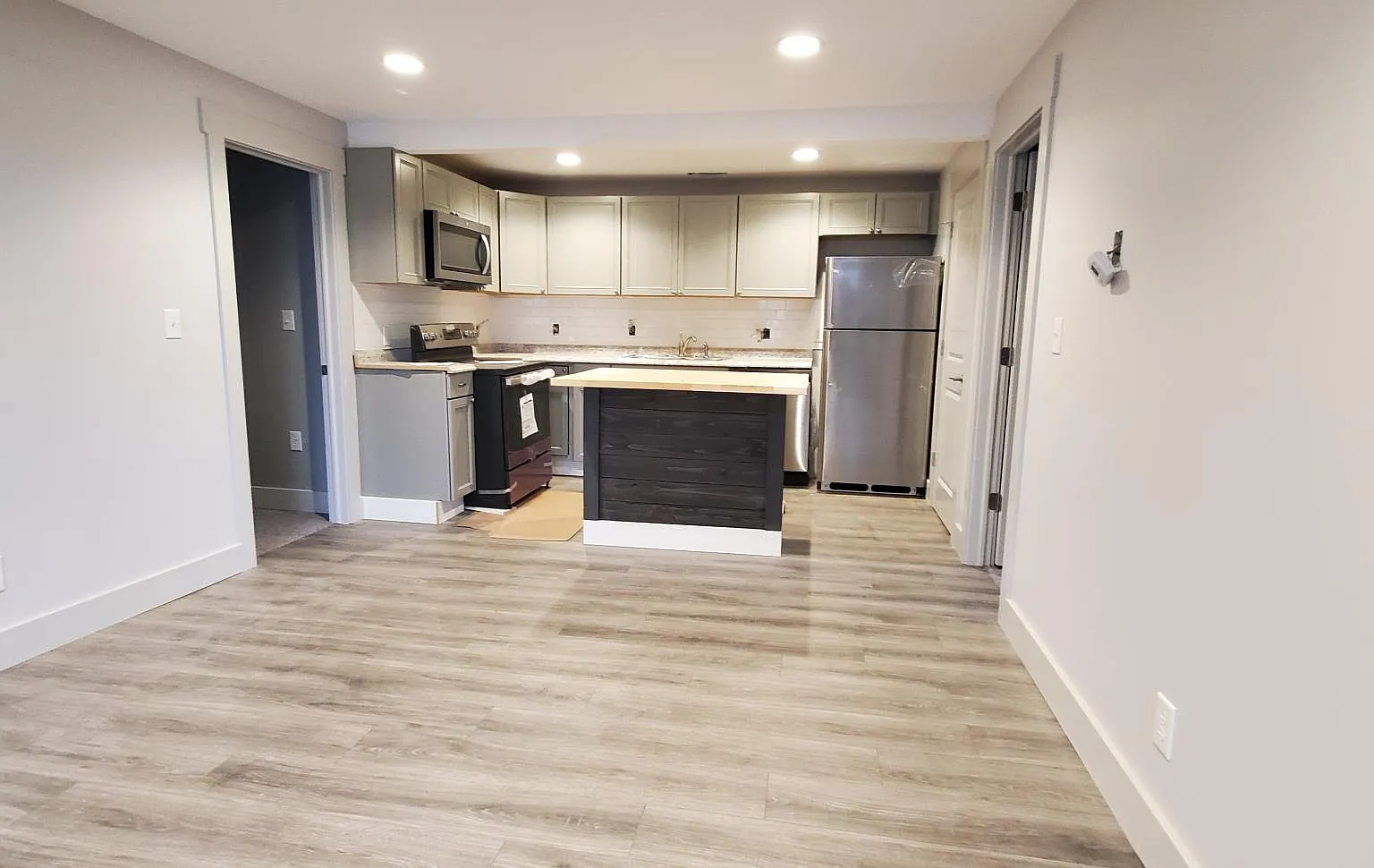 4 bed, 1197 sqft, $3,900 — Photo 4