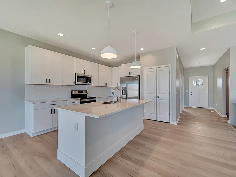 8926 S 42nd St — Photo 3