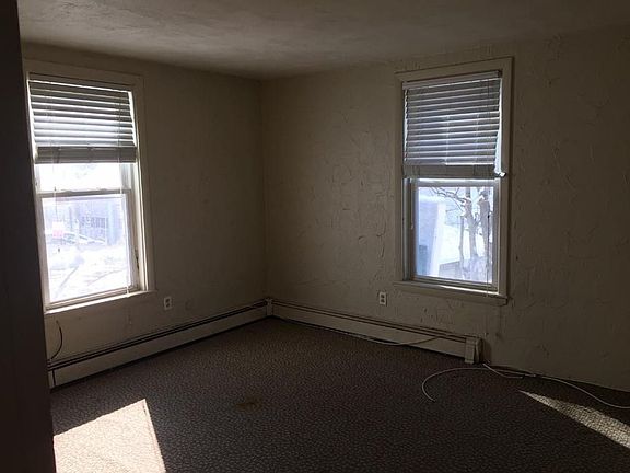 3rd image of 154 Elm St APT 2