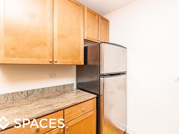 3rd image of 4556 N Wolcott Ave #2S