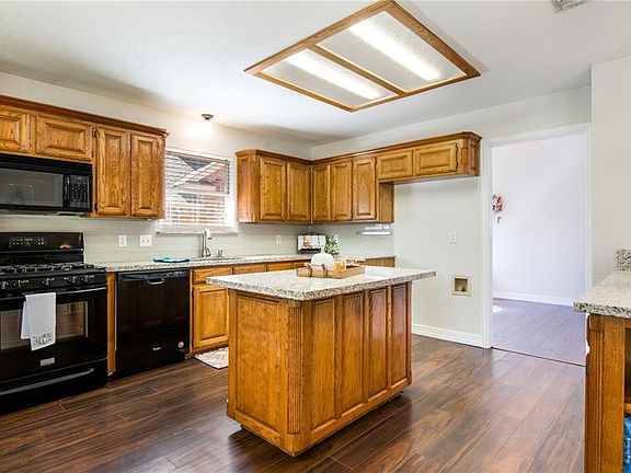 5th image of 444 Arwine Dr
