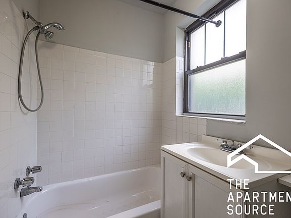 5th image of 1349 N Dearborn St #608