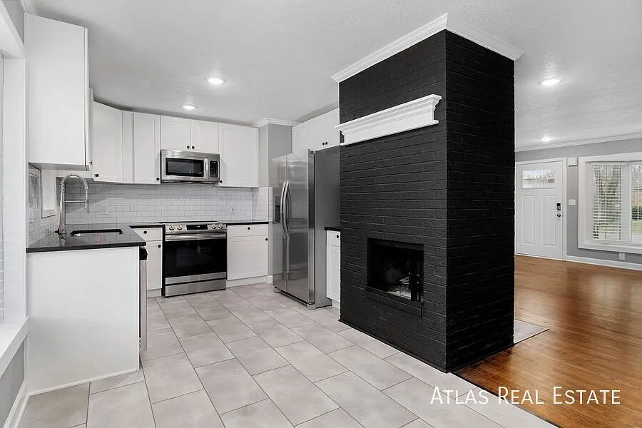 Coming Soon! Cozy Fairway home ready to find its new residents!! — Photo 3