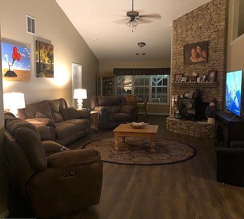 5th image of 2405 Oakland Ln