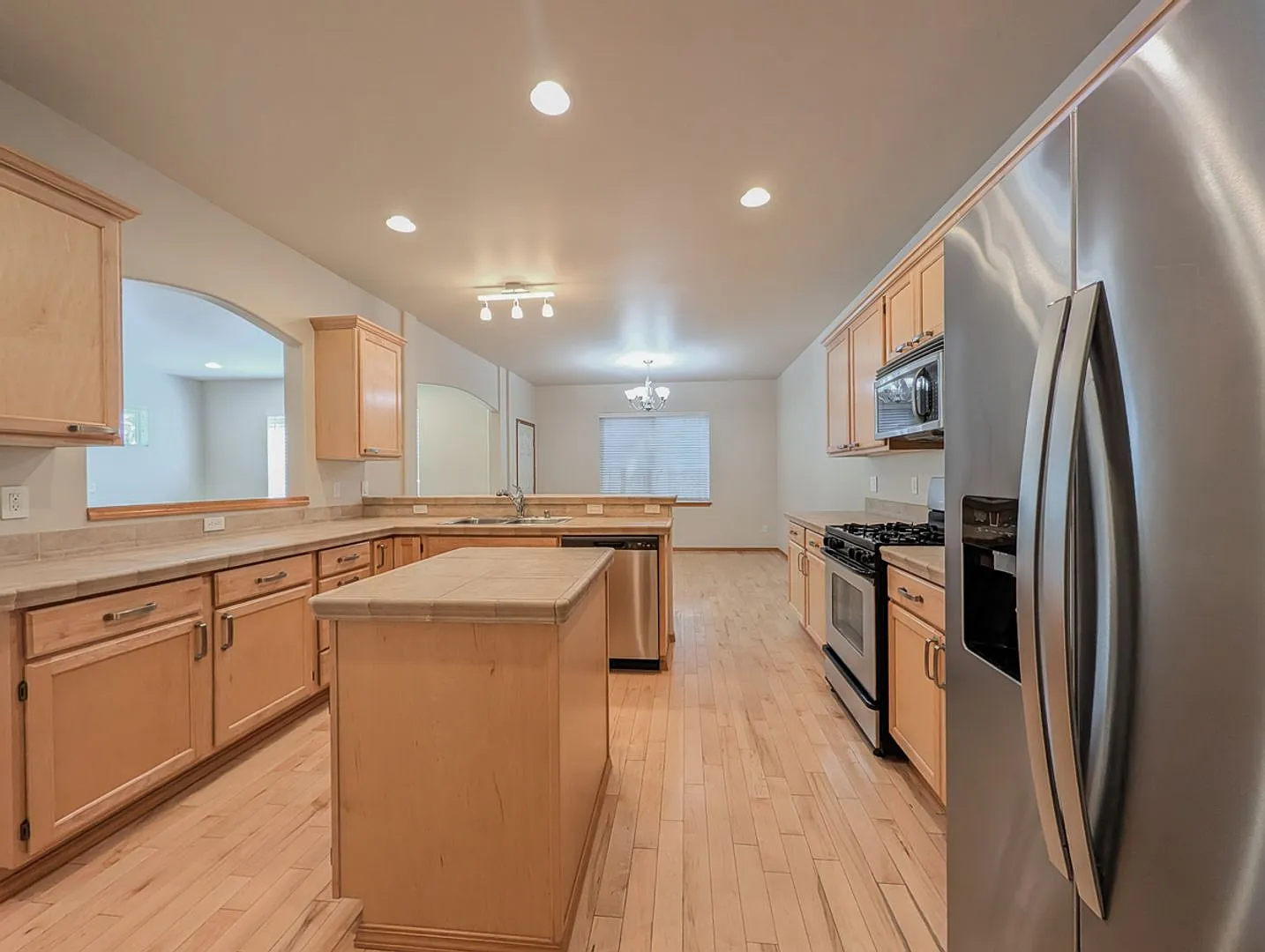 Move in ready 4 bed, 2.5 bath home W/ New Paint & Carpet! — Photo 4