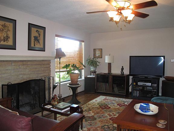 5th image of 1110 S Meadow Dr