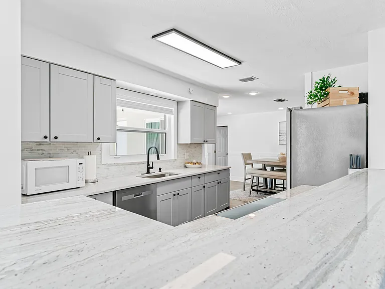 1442 45th Ave NE — Photo 10
