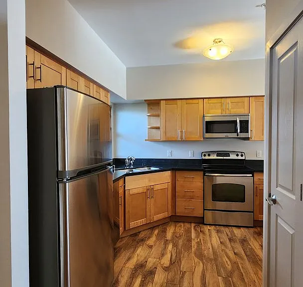 712 W Spruce St — Photo 8