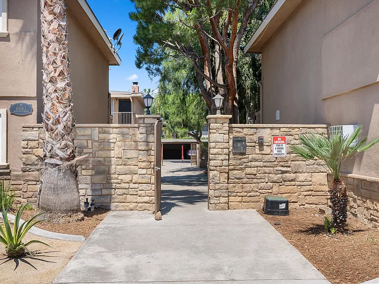 School Circle Apartments - Riverside, CA — Photo 22